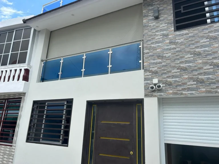 Fabricación de balcones — Grupo Industrial RobMat, Zona Este