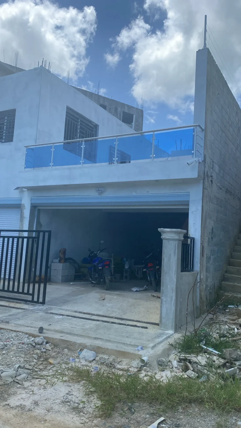 Fabricación de herrería y herrajes — Grupo Industrial RobMat, Zona Este