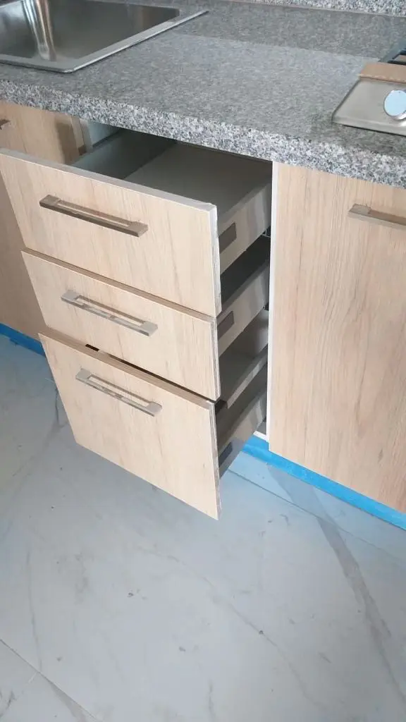 Cocina a medida con acabado hidrófugo en melanina — Grupo Industrial RobMat, Zona Este