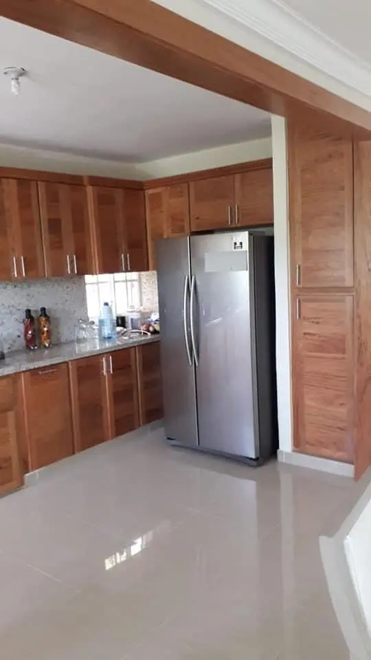 Cocina a medida con acabado hidrófugo en melanina — Grupo Industrial RobMat, Zona Este