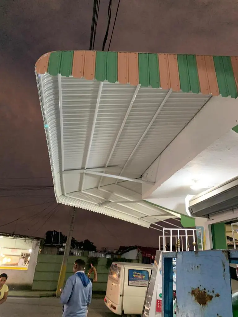 Toldo comercial instalado — Grupo Industrial RobMat, Zona Este