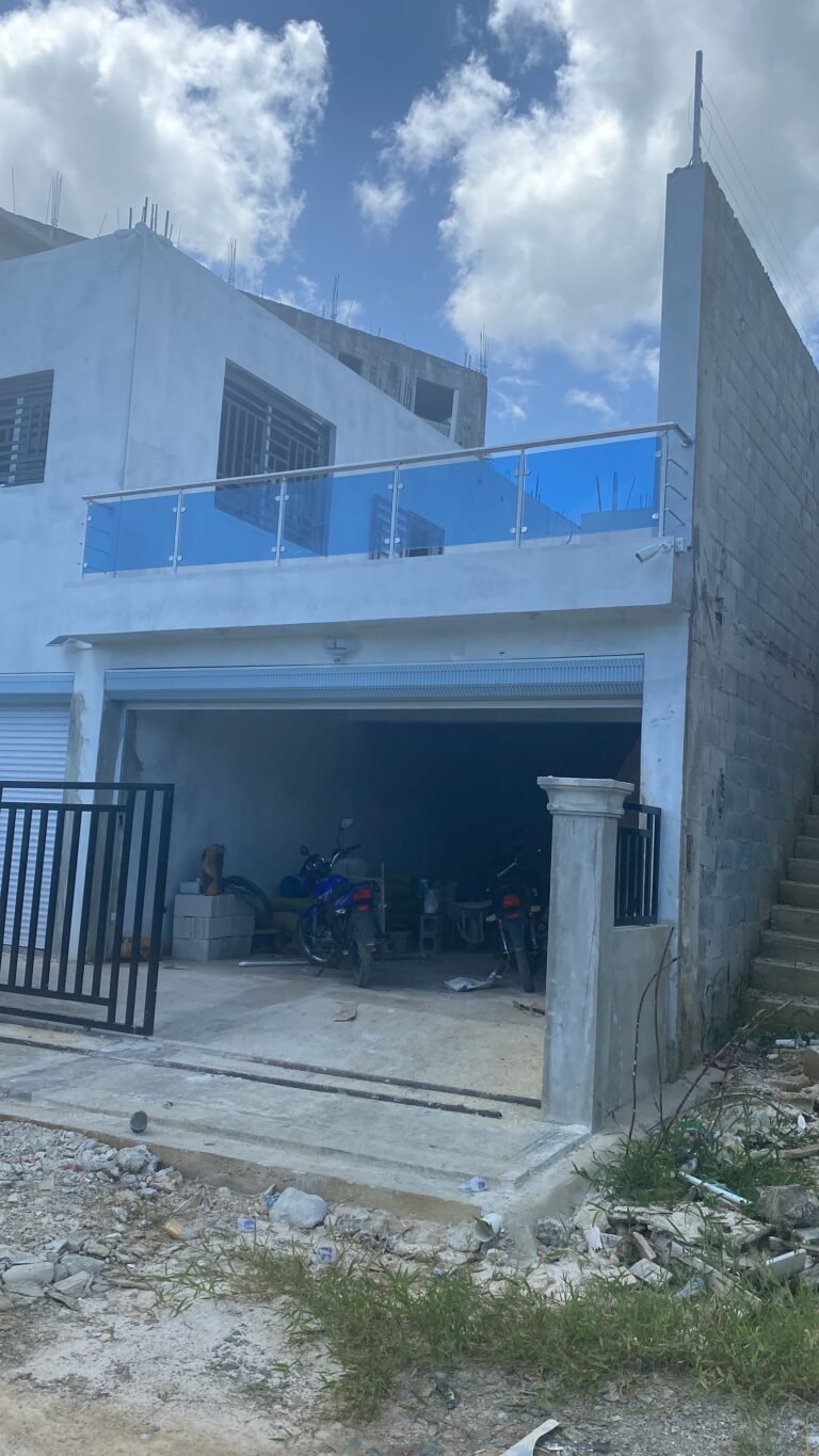 Proyecto de terminaciones e instalación — Grupo Industrial RobMat, Zona Este