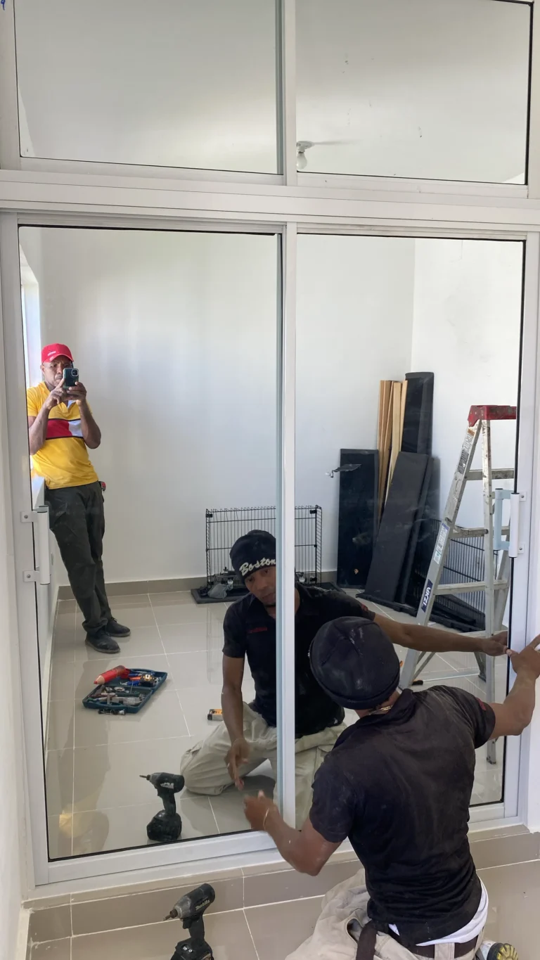 Proyecto de terminaciones e instalación — Grupo Industrial RobMat, Zona Este