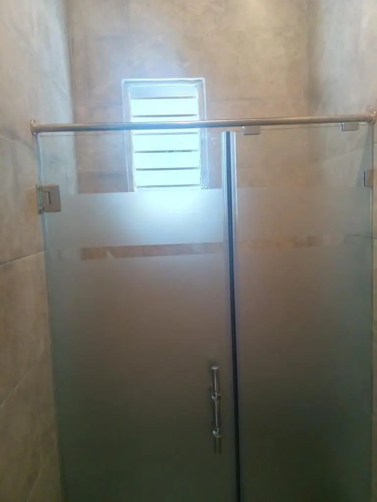 Proyecto de terminaciones e instalación — Grupo Industrial RobMat, Zona Este