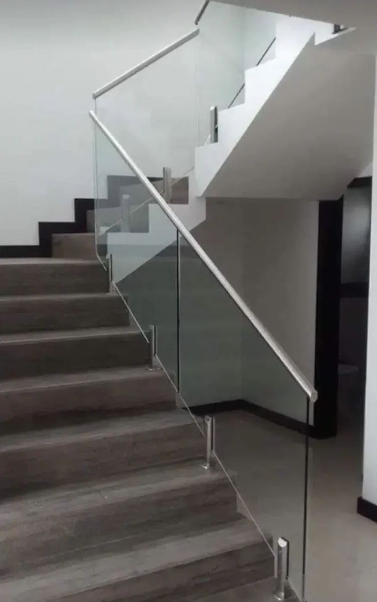 Proyecto de terminaciones e instalación — Grupo Industrial RobMat, Zona Este