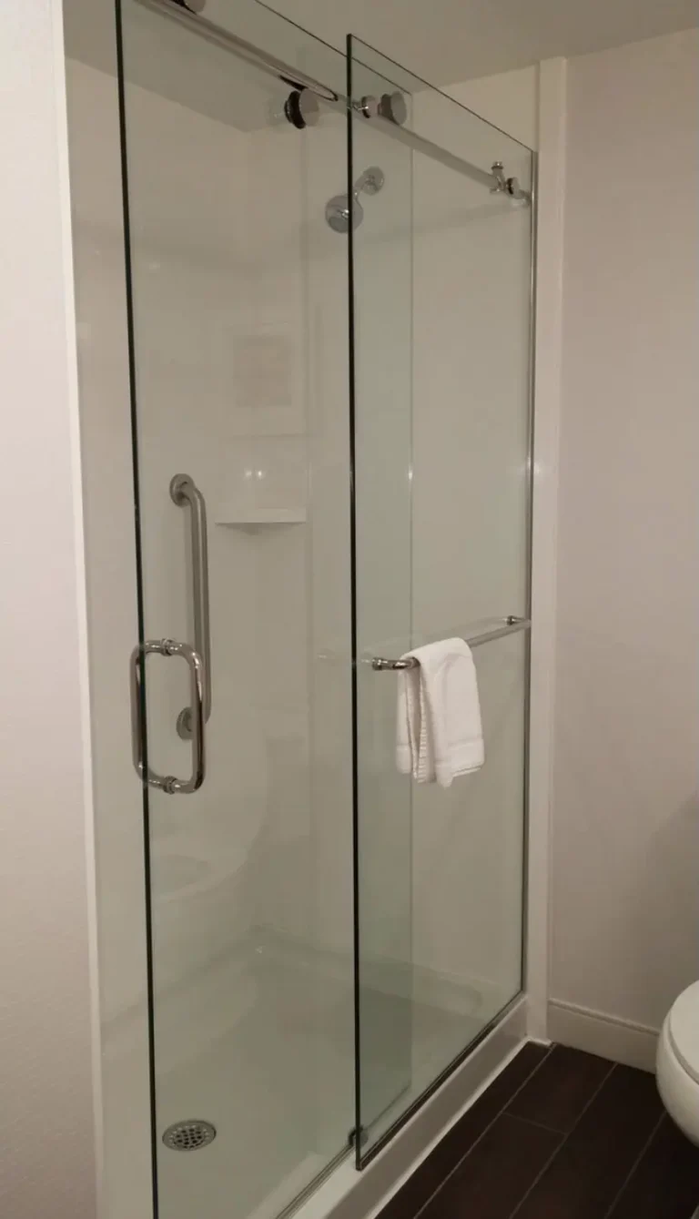 Proyecto de terminaciones e instalación — Grupo Industrial RobMat, Zona Este