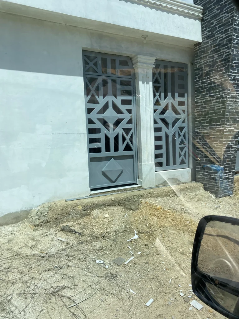 Proyecto de terminaciones e instalación — Grupo Industrial RobMat, Zona Este