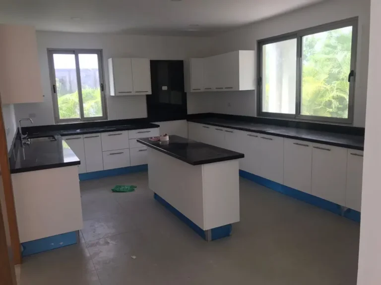 Proyecto de terminaciones e instalación — Grupo Industrial RobMat, Zona Este