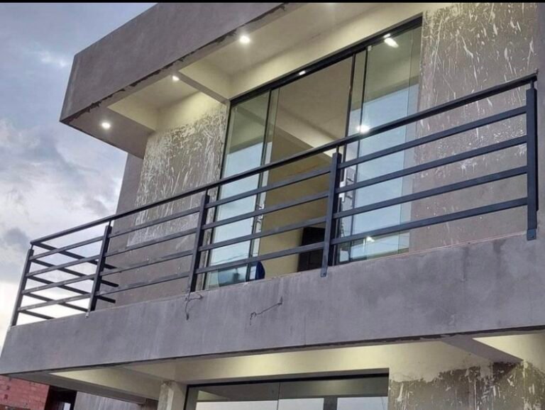 Balcones y barandillas en acero inoxidable — Grupo Industrial RobMat, Zona Este