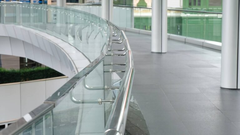 Balcones y barandillas en acero inoxidable — Grupo Industrial RobMat, Zona Este