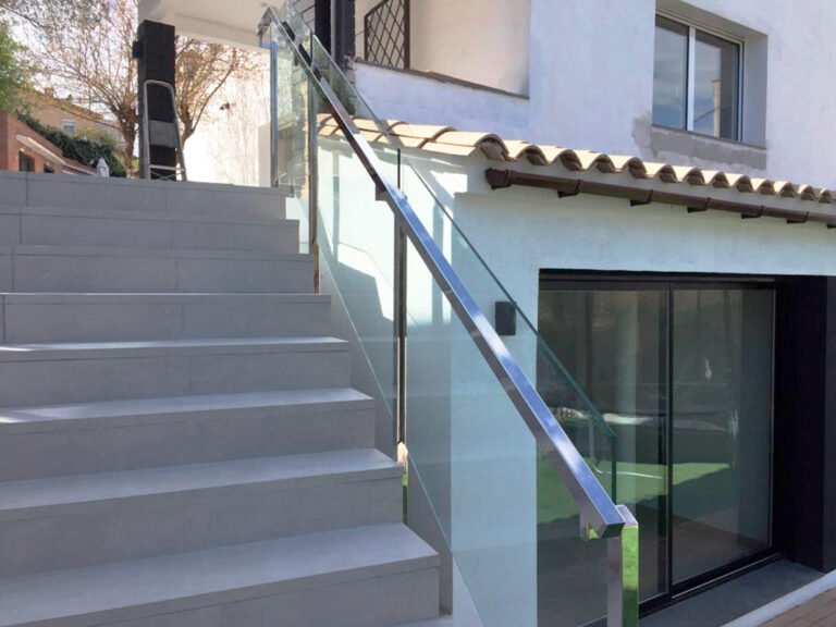 Balcones acero inoxidable y vidrio — Grupo Industrial RobMat, Zona Este