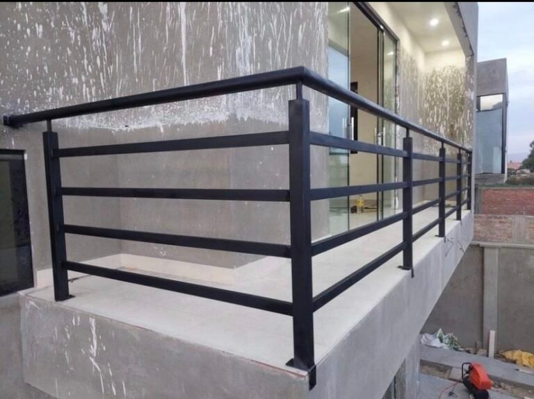 Balcones y barandillas en aluminio — Grupo Industrial RobMat, Zona Este