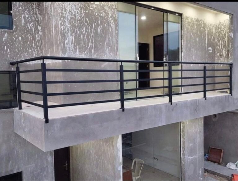 Balcones y barandillas en aluminio — Grupo Industrial RobMat, Zona Este