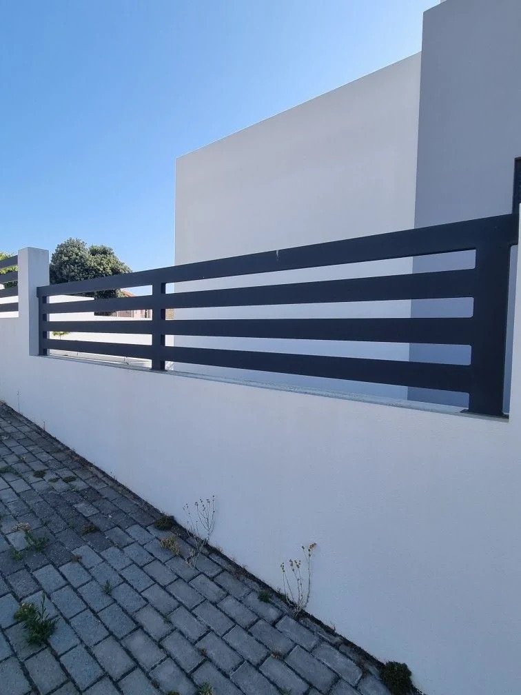 Balcones y barandillas en aluminio — Grupo Industrial RobMat, Zona Este