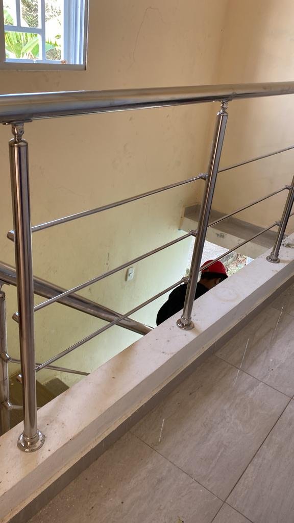 Instalación de balcones y barandillas — Grupo Industrial RobMat, Zona Este