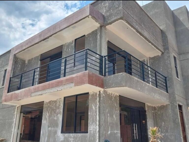 Instalación de balcones y barandillas — Grupo Industrial RobMat, Zona Este