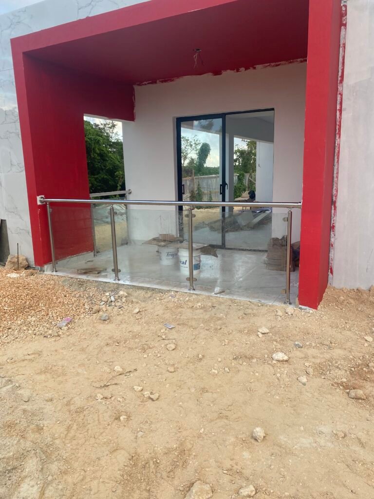 Instalación de balcones y barandillas — Grupo Industrial RobMat, Zona Este
