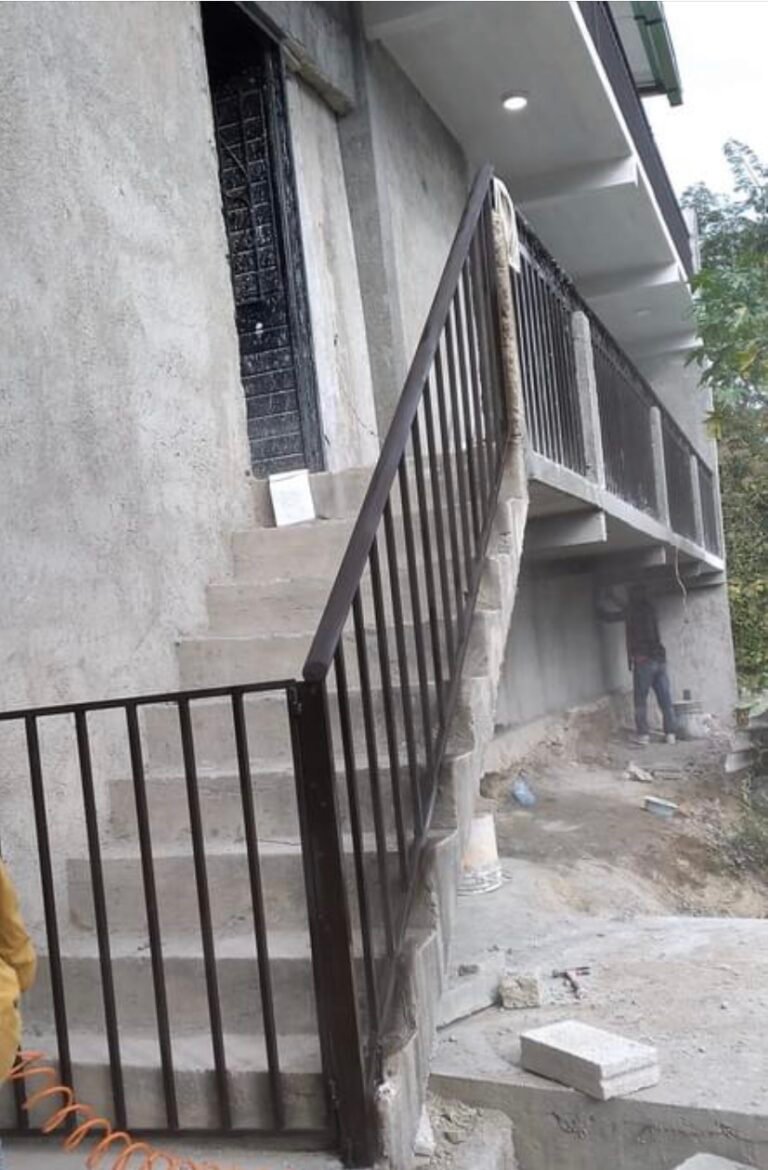 Instalación de balcones y barandillas — Grupo Industrial RobMat, Zona Este
