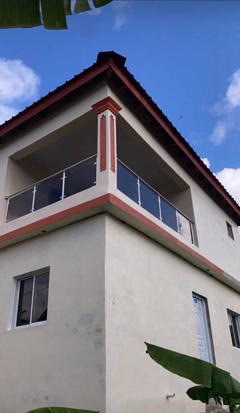 Instalación de balcones y barandillas — Grupo Industrial RobMat, Zona Este