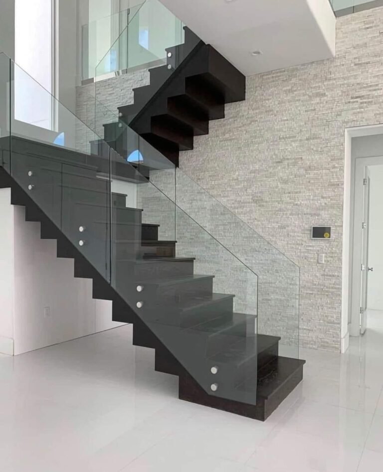 Balcones y barandillas en vidrio templado — Grupo Industrial RobMat, Zona Este