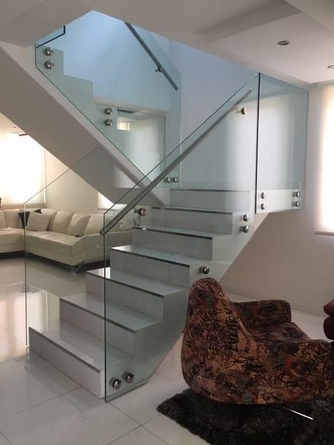 Balcones y barandillas en vidrio templado — Grupo Industrial RobMat, Zona Este