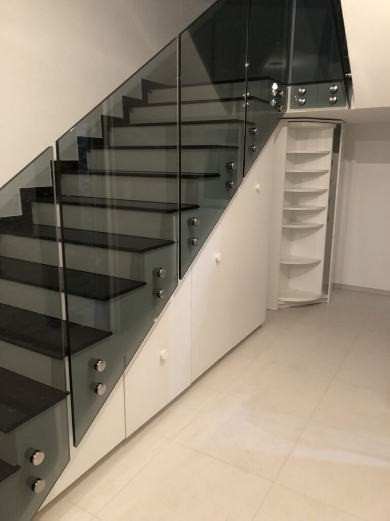 Balcones y barandillas en vidrio templado — Grupo Industrial RobMat, Zona Este