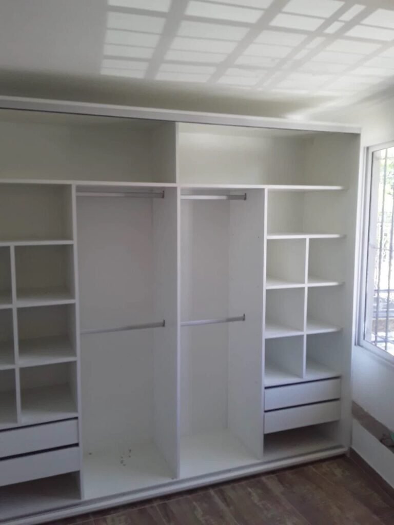Closets empotrados — Grupo Industrial RobMat, Zona Este