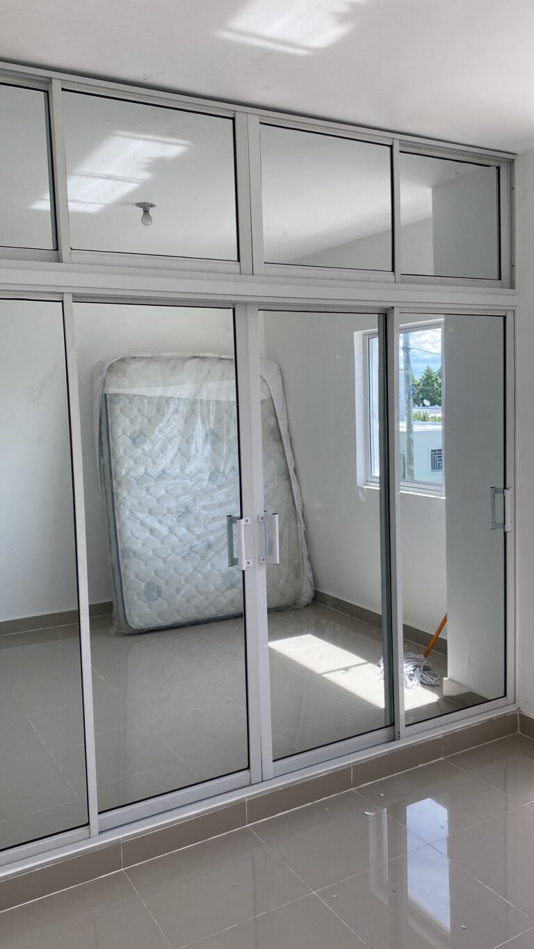 Instalación de closets — Grupo Industrial RobMat, Zona Este