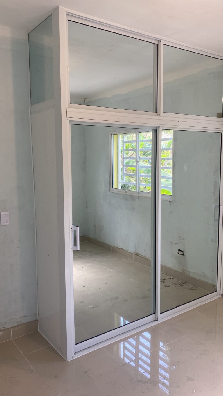 Instalación de closets — Grupo Industrial RobMat, Zona Este