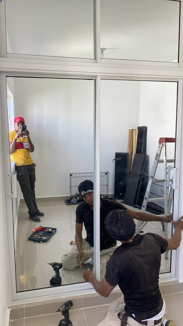 Instalación de closets — Grupo Industrial RobMat, Zona Este