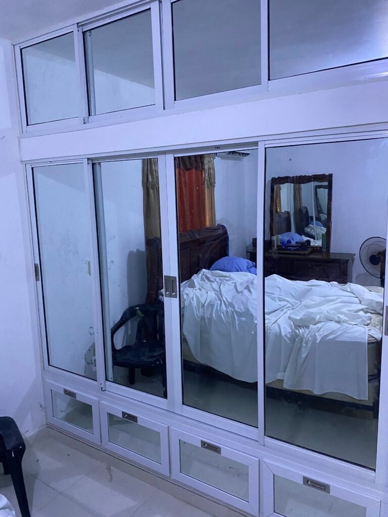 Instalación de closets — Grupo Industrial RobMat, Zona Este
