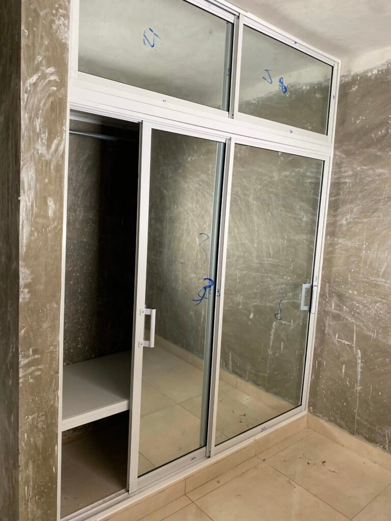 Instalación de closets — Grupo Industrial RobMat, Zona Este
