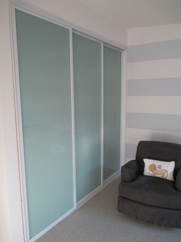 Closets modulares — Grupo Industrial RobMat, Zona Este