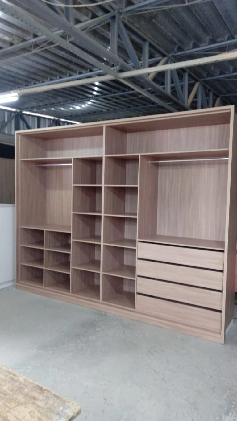 Closets modulares — Grupo Industrial RobMat, Zona Este
