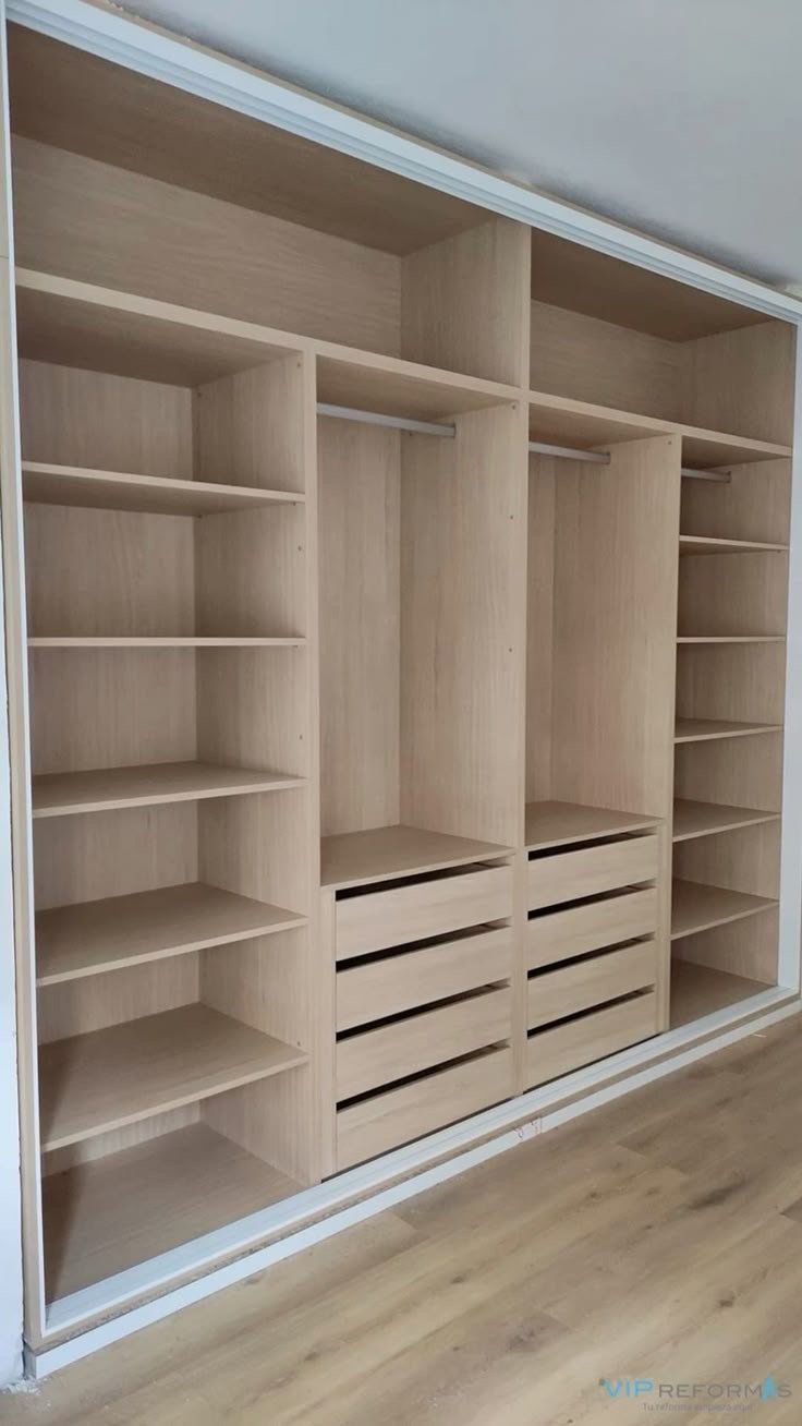 Closets modulares — Grupo Industrial RobMat, Zona Este
