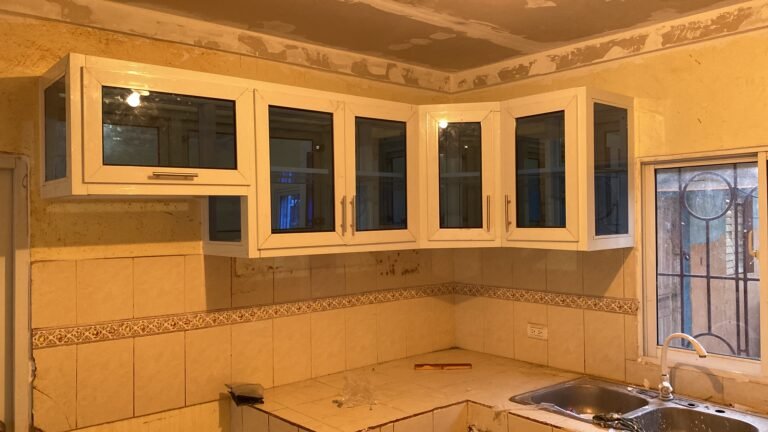 Cocinas en aluminio y cristal — Grupo Industrial RobMat, Zona Este