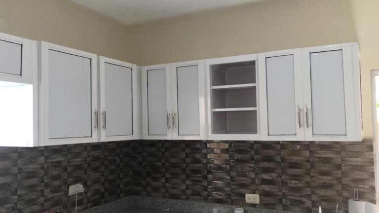 Cocinas en aluminio y cristal — Grupo Industrial RobMat, Zona Este