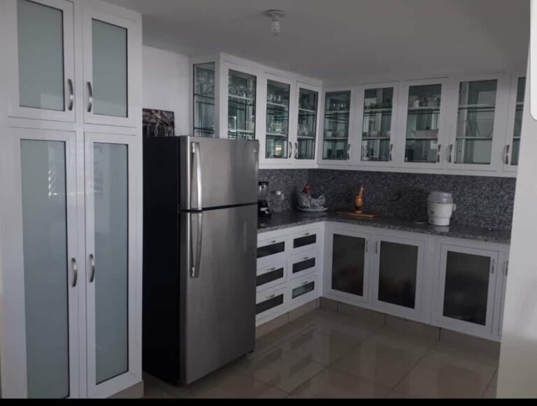 Cocinas en aluminio y cristal — Grupo Industrial RobMat, Zona Este