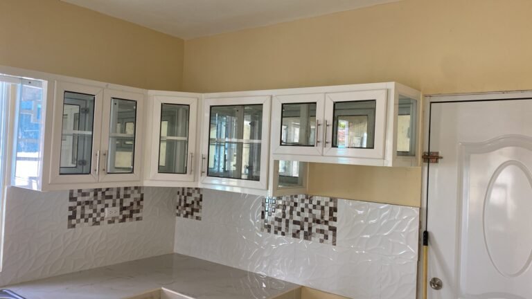 Instalación de cocinas — Grupo Industrial RobMat, Zona Este