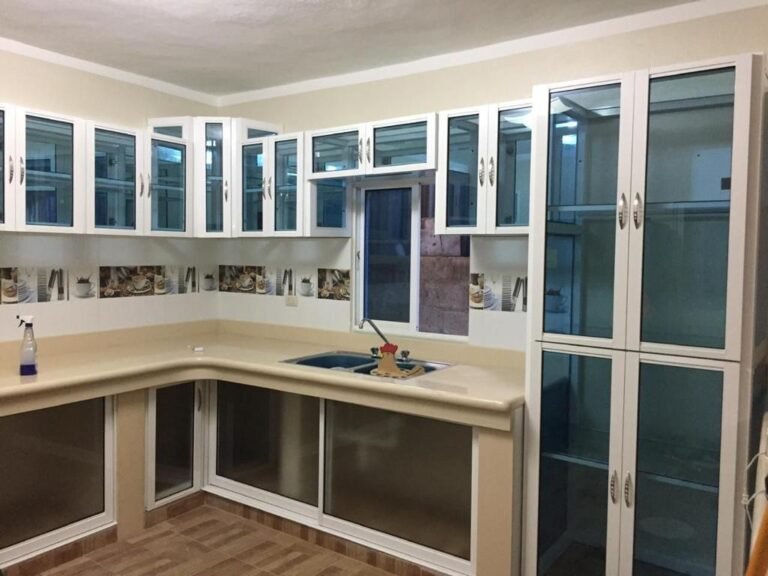 Instalación de cocinas — Grupo Industrial RobMat, Zona Este