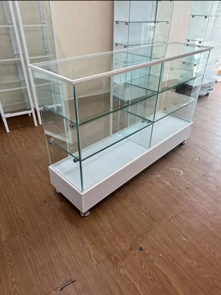 Instalaciones comerciales — Grupo Industrial RobMat, Zona Este