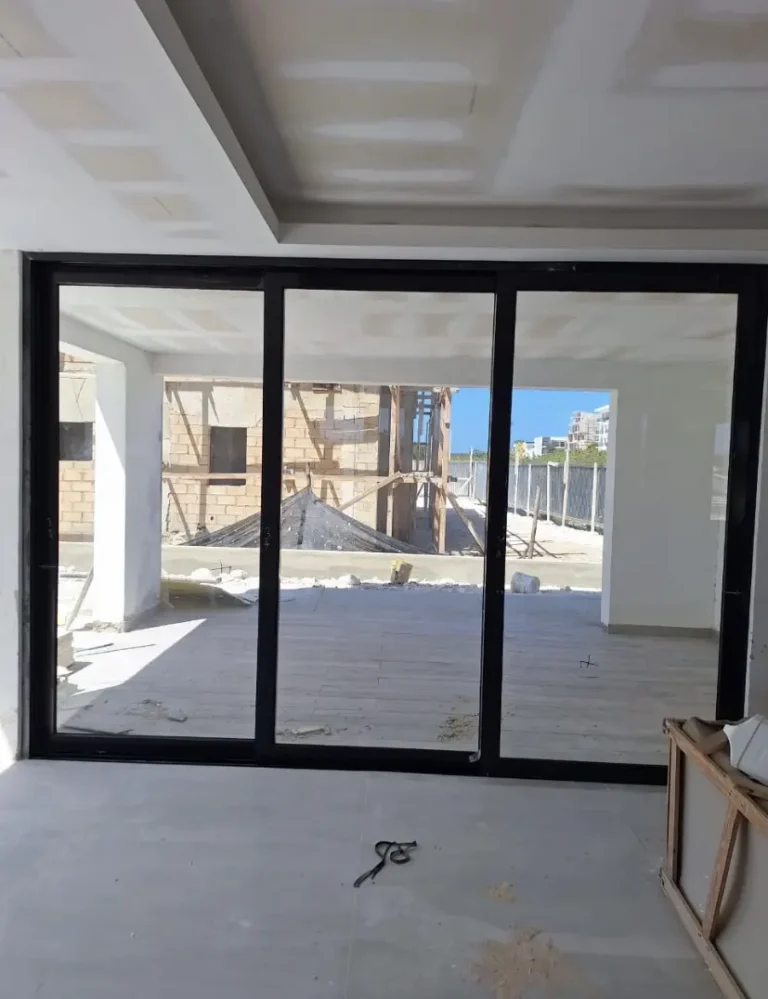 Instalaciones comerciales — Grupo Industrial RobMat, Zona Este