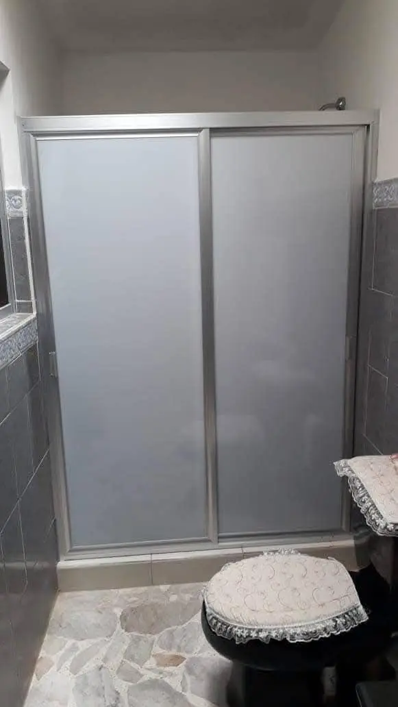 Instalaciones comerciales — Grupo Industrial RobMat, Zona Este