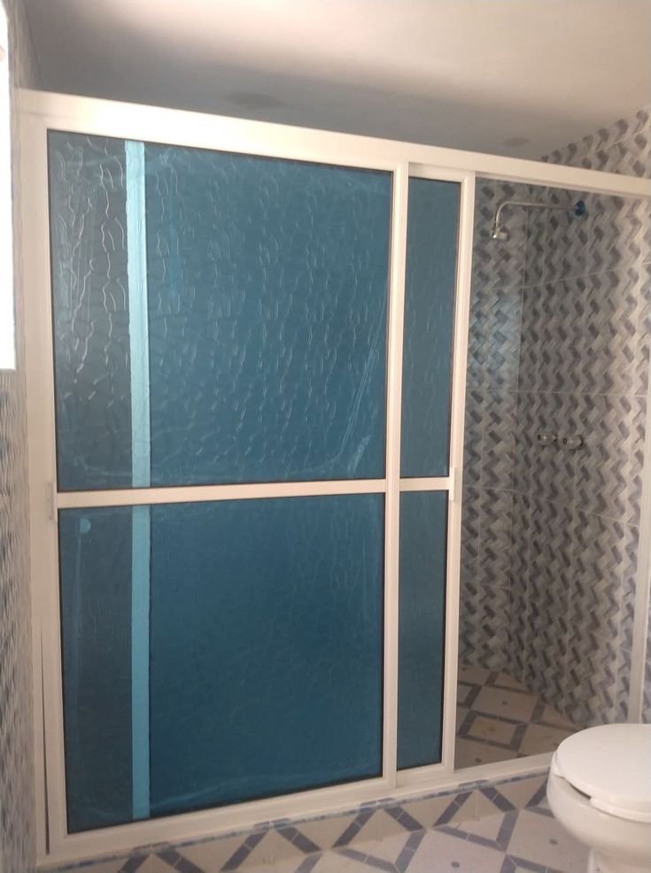 Mamparas para baños — Grupo Industrial RobMat, Zona Este