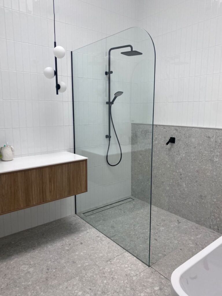 Mamparas para baños — Grupo Industrial RobMat, Zona Este