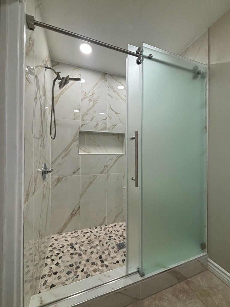 Mamparas para baños — Grupo Industrial RobMat, Zona Este