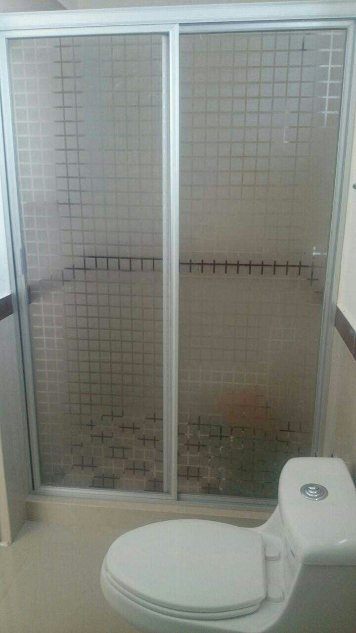 Mamparas para baños — Grupo Industrial RobMat, Zona Este