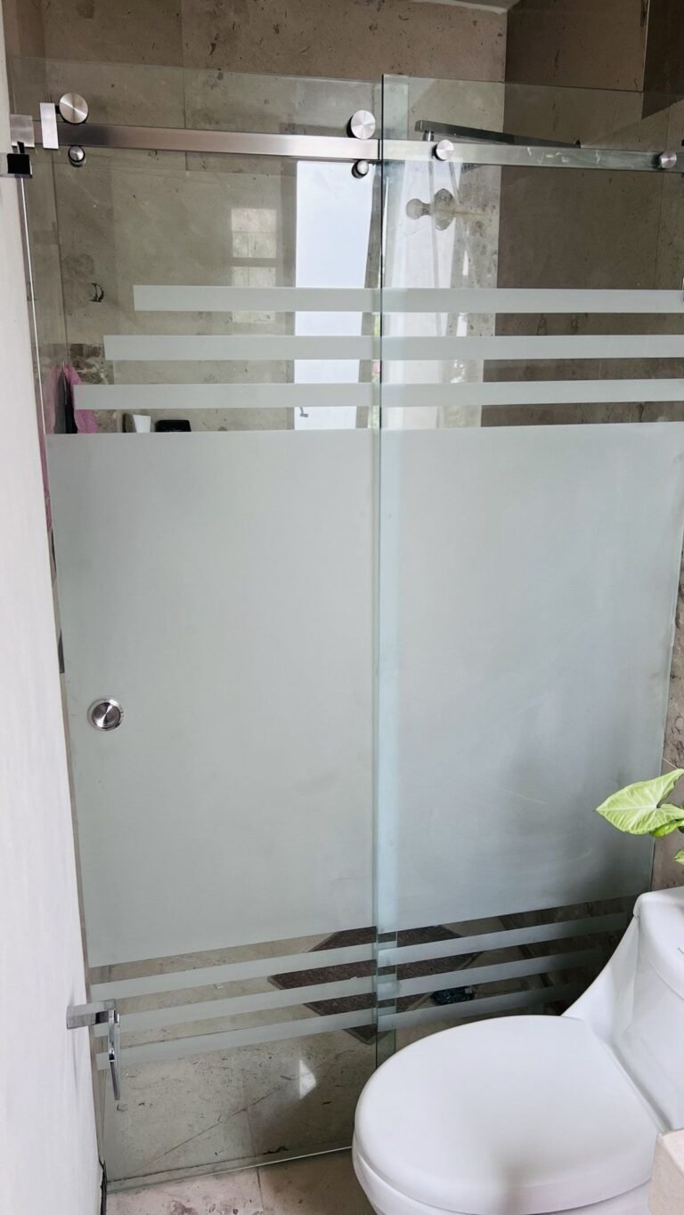 Mamparas para baños — Grupo Industrial RobMat, Zona Este