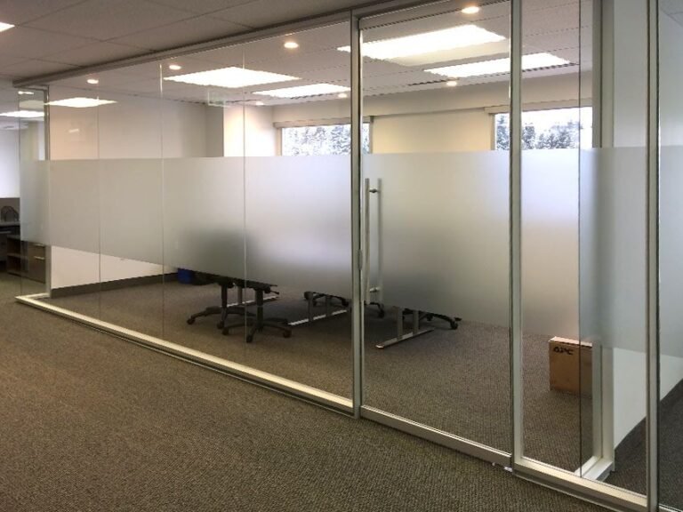 Mamparas de oficina — Grupo Industrial RobMat, Zona Este