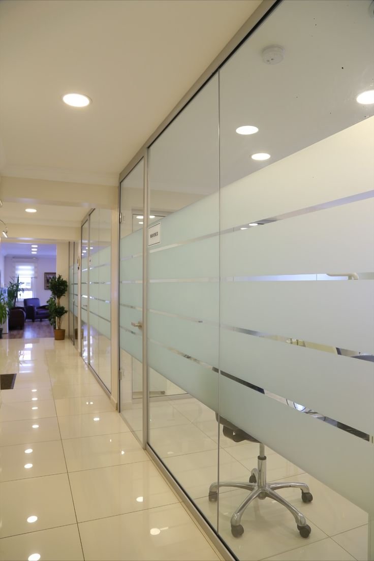Mamparas de oficina — Grupo Industrial RobMat, Zona Este